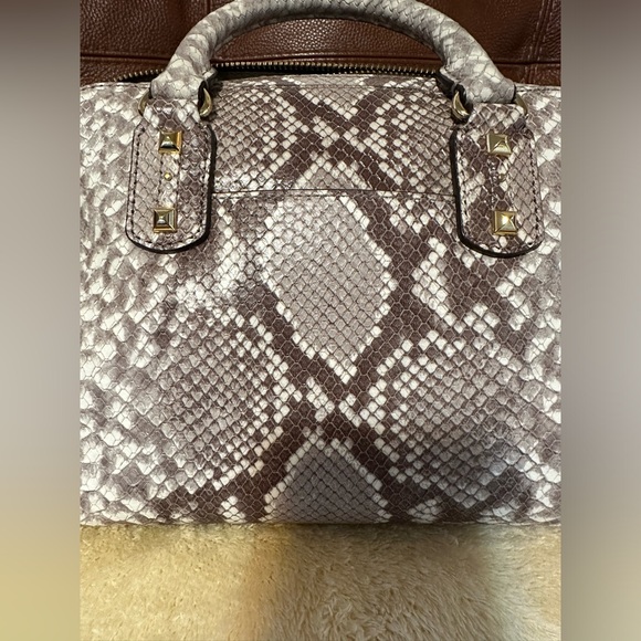 Michael Kors NWOT

Saffiano Stud Small Satchel, Dark Sand - Picture 5 of 10